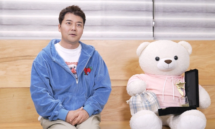 Jeon Hyun-moo is also being praised for his confident appearance without top after losing 10kg