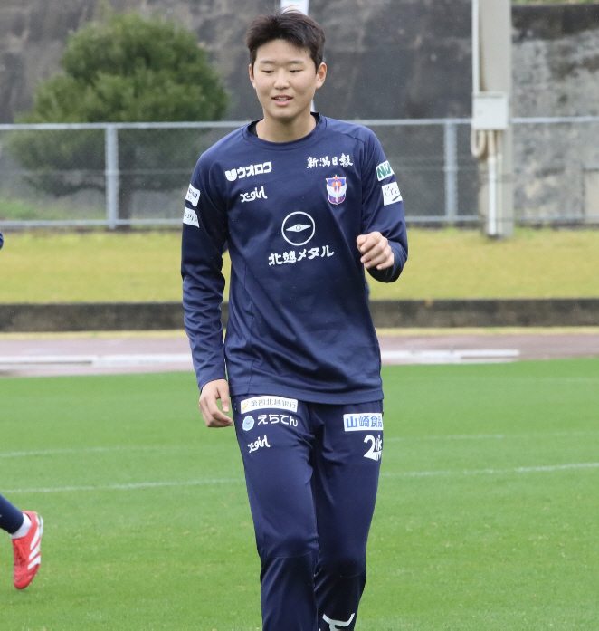 Women's Kim Min-jae, born in 2006, national team center back Nam Seung-eun joins the Albirex Niigata Ladies