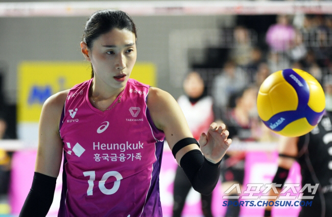 We still have a lot of games left... Kim Yeon-koung's retirement announcement. Why was it in the season