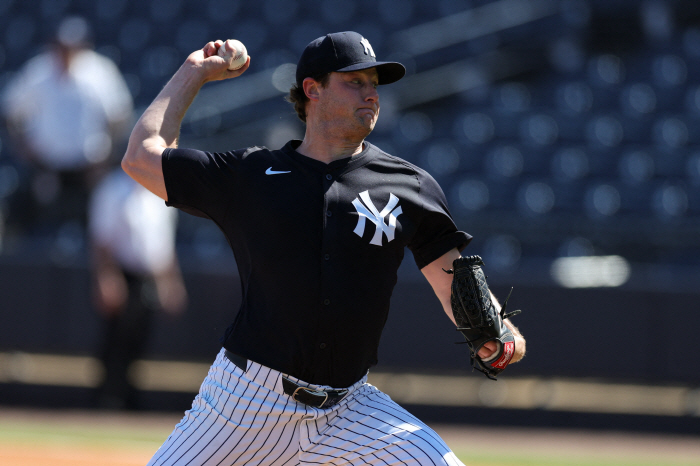 After two days of diving, I'm a starting pitcher, but I didn't throw in the bullpen, so I was sarcastic about the rumor of a bomb declaration trade?