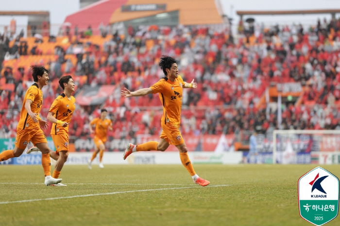 Jeju defeated Seoul 20 in the opening game of an unexpected event…Rookie Kim Jun-ha's debut goal  transfer Lee Kun-hee's net goal