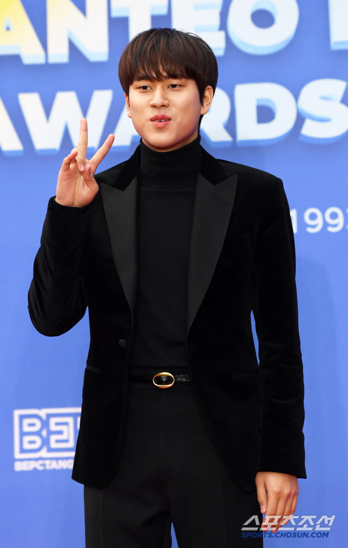  Lee Moojin's V