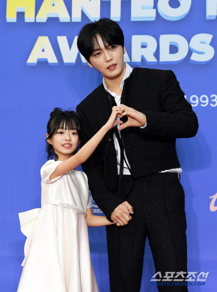  Oh Jiyul, Kim Jaejoong. Finally, the heart is complete