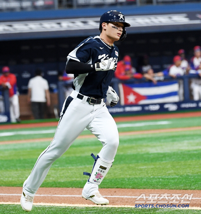 Baseball Korean Wave in Taiwan Yoon Dong-hee → Kim Won-joong learns Korean while watching...He's reborn as an idol beyond Sajik. 