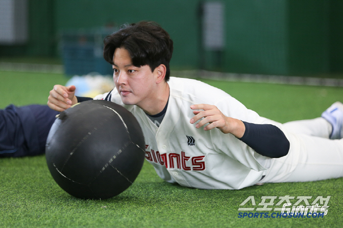 Baseball Korean Wave in Taiwan Yoon Dong-hee → Kim Won-joong learns Korean while watching...He's reborn as an idol beyond Sajik. 