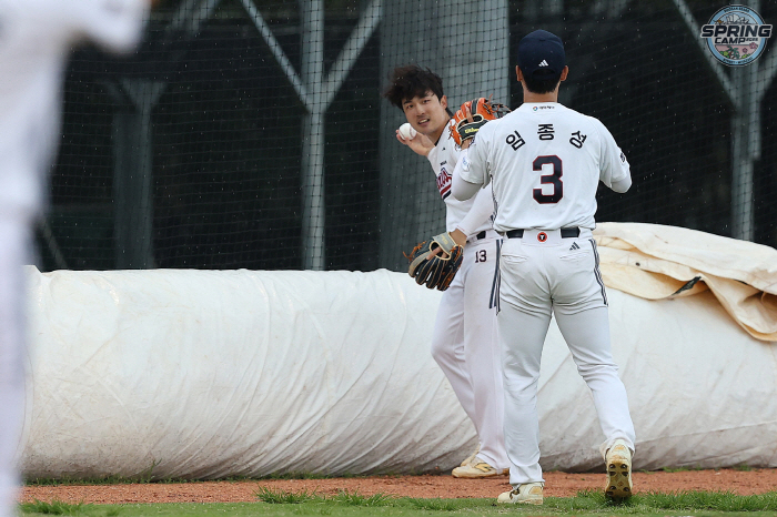 The Doosan infield, where both Kim Jae-ho and Heo Kyung-min left, is centered on Lee until now