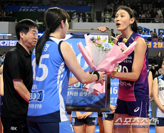  I can't believe Kim Yeonkyung is the last one.. 3,945 people who couldn't walk. Kim Yeon-koung! Kim Yeon-koung
