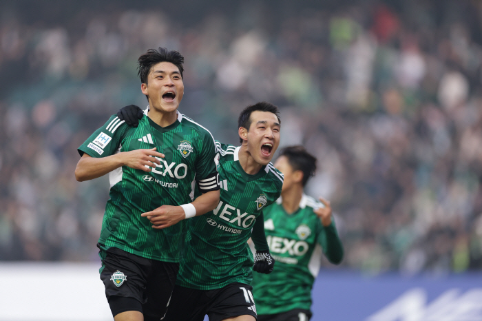 Park Jin-seop's equalizer Jeon Jin-woo's come-from-behind shot Jeonbuk, Gimcheon, 2-1 come-from-behind victory...Foyet K League debut V