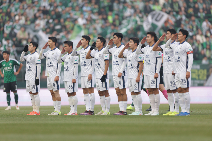 Park Jin-seop's equalizer Jeon Jin-woo's come-from-behind shot Jeonbuk, Gimcheon, 2-1 come-from-behind victory...Foyet K League debut V