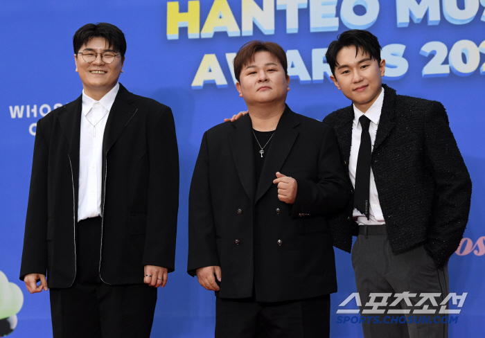  Byul (Heo Gak, Shin Yong Jae, Lim Han Byul) Fun photo time