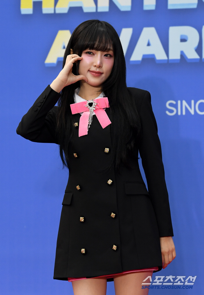  CHOI YE NA's heart fluttered cheeks