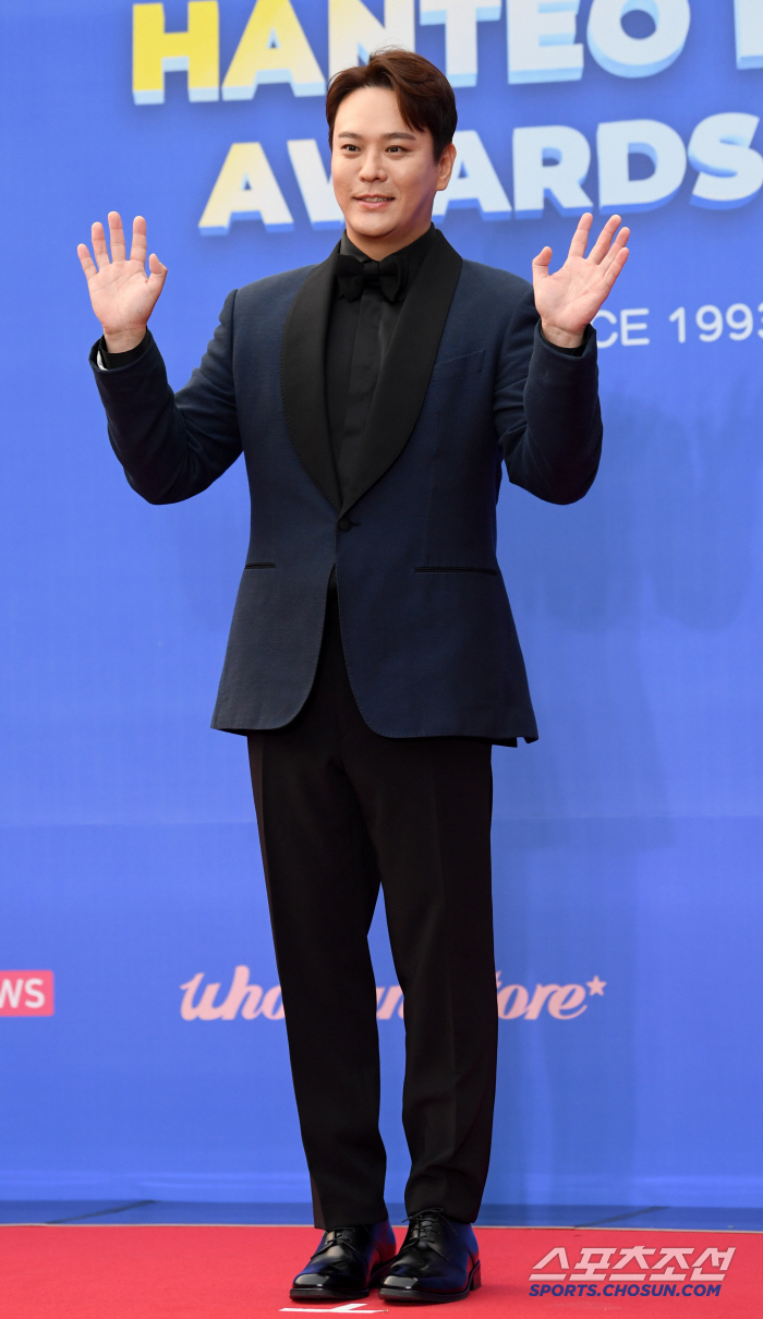  Kim Yongjun is attending the awards after a long time