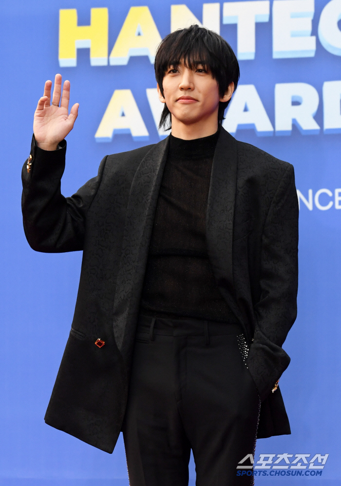  Lee Seungyoon's handsome face