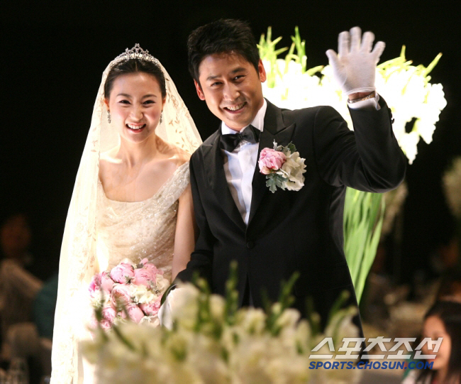 Shin Dong-yeop ♥ Sun Hye-yoon PD Shin Dong-yeop is getting married... , Lie down with your hair wrapped up (Knowing Sister-in-law)