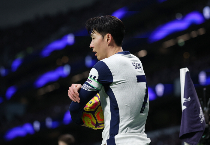 Son Heung-min, the center of criticism, is the most upsetting thing about our team's fans saying that