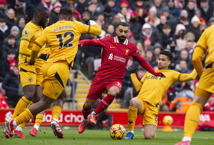 Sonny, we're still young! Salah's 23rd goal explosive top scorer, 4 goals apart from Holan right in front of him...Hwang Hee-chan is out injured → Sweat win over Liverpool Wolverhampton