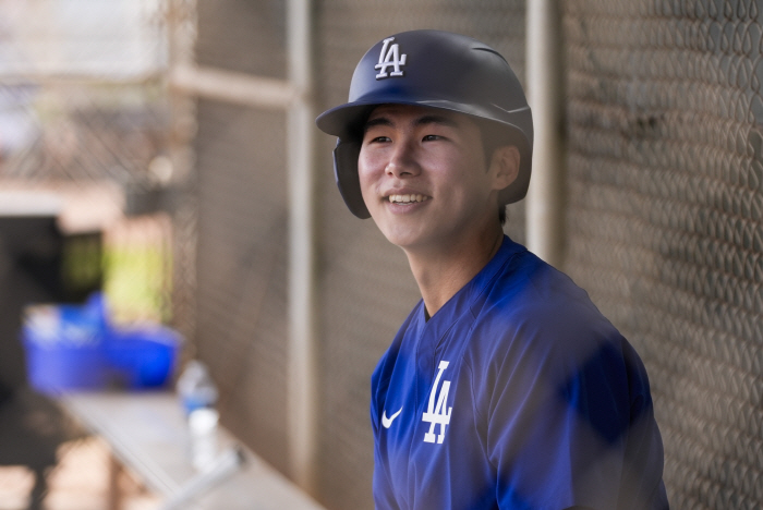 Everyone is attracted to Kim Hye-sung. Roberts fell in love with him, but he's going to let him defend center field. Why?