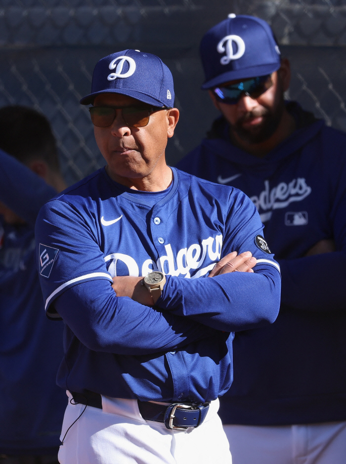 Everyone is attracted to Kim Hye-sung. Roberts fell in love with him, but he's going to let him defend center field. Why?