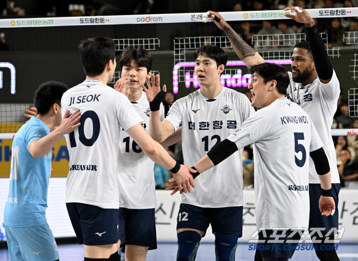 Hyundai Capital's home celebration did not allow pride in its fourth consecutive loss of integration...Yosvani Explodes Korean Air Overcomes Hyundai Capital for the First Time of the Season
