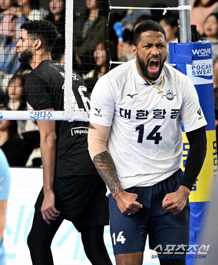 Hyundai Capital's home celebration did not allow pride in its fourth consecutive loss of integration...Yosvani Explodes Korean Air Overcomes Hyundai Capital for the First Time of the Season
