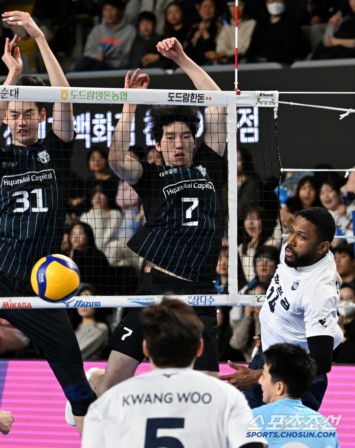 Hyundai Capital's home celebration did not allow pride in its fourth consecutive loss of integration...Yosvani Explodes Korean Air Overcomes Hyundai Capital for the First Time of the Season