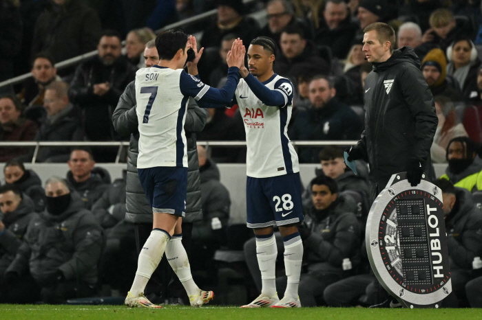 Son Heung-min 87 mins  Odover 3 mins media below expectations for SON's performance...Only 3 minutes dribble successful 2 times → Tottenham's essential player