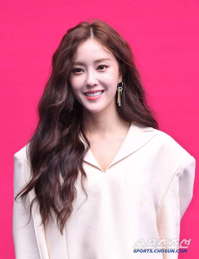 T-ara’s Hyomin to Hold Private Wedding at Shilla Hotel in April