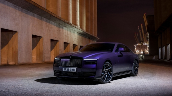 The most powerful Rolls-Royce 'Black Badge Spectre' revealed..EV 659 horsepower