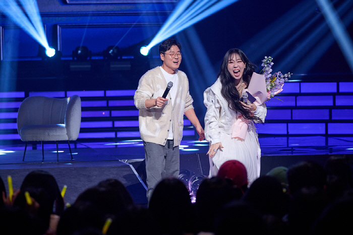 Na Young-seok Joins Lee Young-ji for Emotional Farewell on ‘The Seasons’ Finale