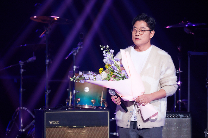 Na Young-seok Joins Lee Young-ji for Emotional Farewell on ‘The Seasons’ Finale