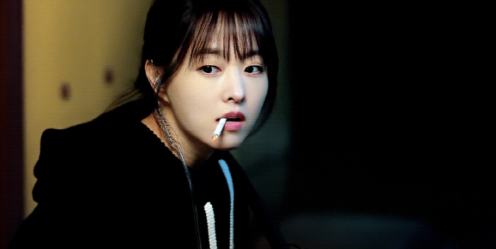 Park Bo-young, who smokes, reveals his precious smoking scene..It's a ...