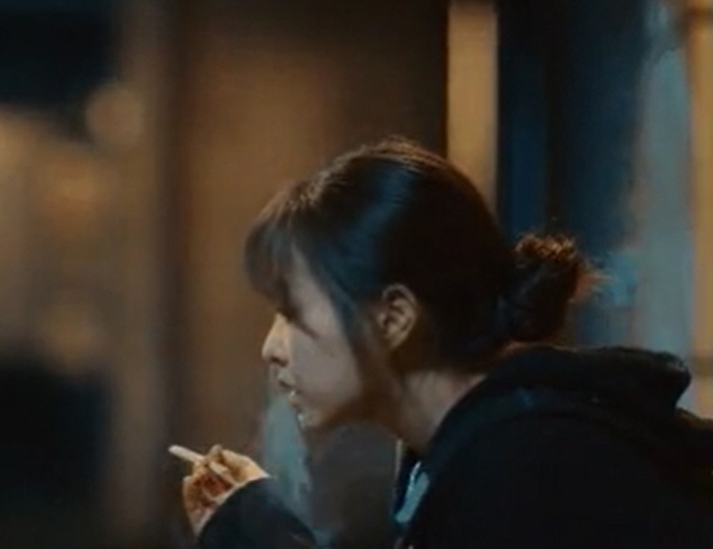 Park Bo-young, who smokes, reveals his precious smoking scene..It's a mess during the shoot. 