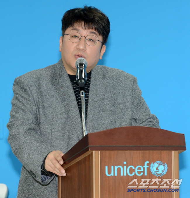 Bang Si-hyuk Makes First Public Appearance in Months, Addresses NJZ-ADOR Dispute