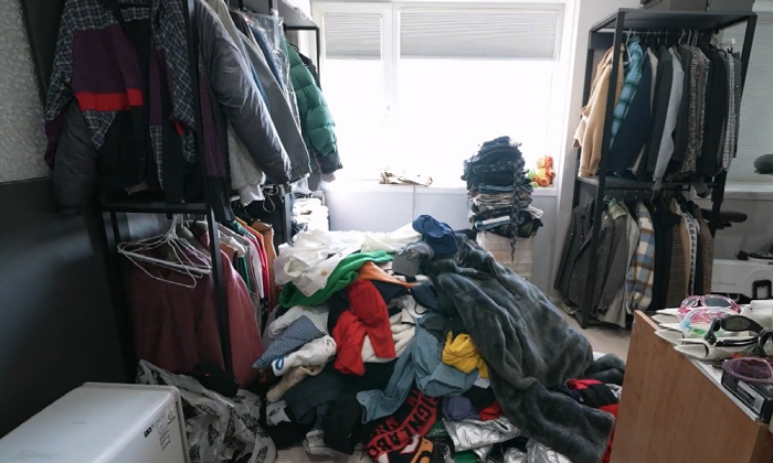 I'm going crazy, Key, the chaotic clothes room before moving → kitchen...Don't you think we should call a company