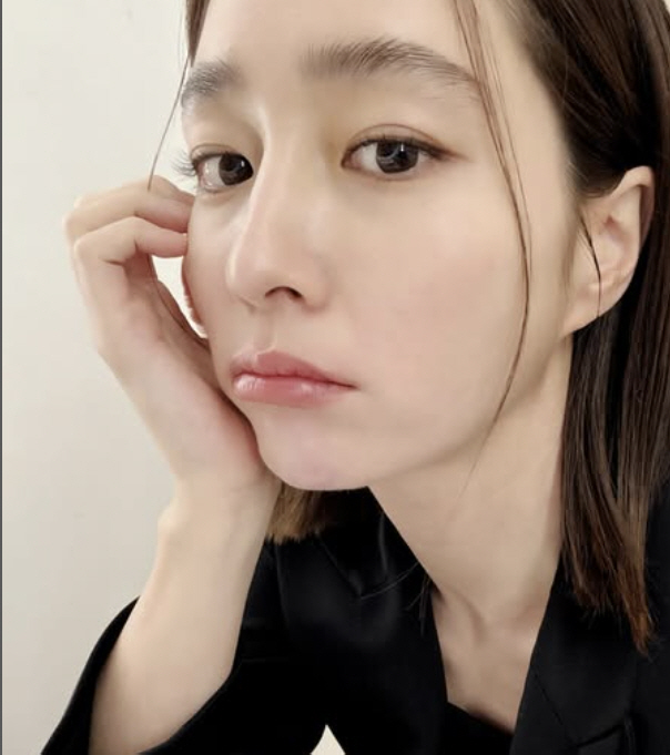 Lee Byung-hun ♥ Lee Min-jung takes care of her late daughter and takes a confidence selfie with her skin