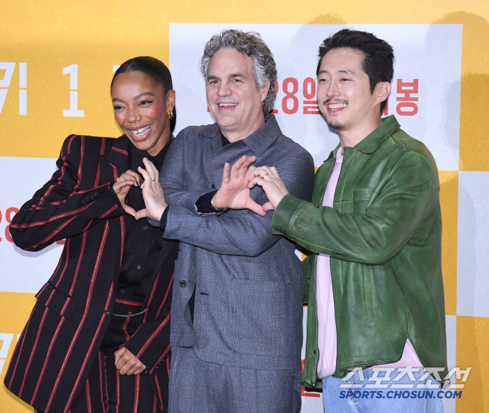  A heart made with Naomi Akie Mark Ruffalo Steven Kite