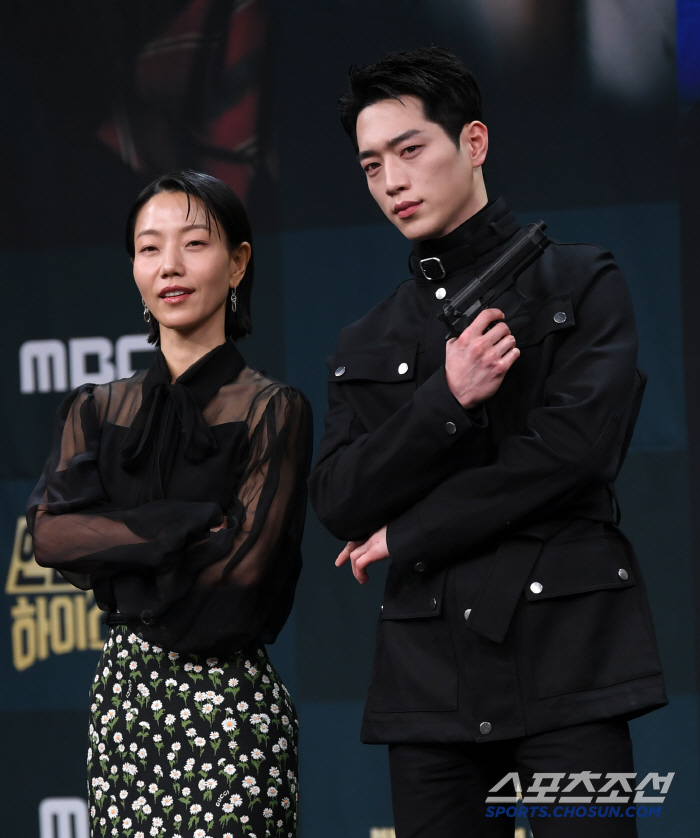  Kim Shin-rok Seo Kang-jun's eyes overwhelmed