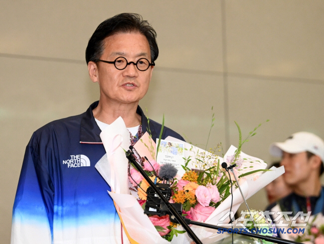 Three-time winner of the Paris Archery X Living Legend Woo-jin, the grand prize winner of the Korea Sports Awards! Shooting Armored Stone X 女 Judo Kim Mi-jung, director, Best Leader Award