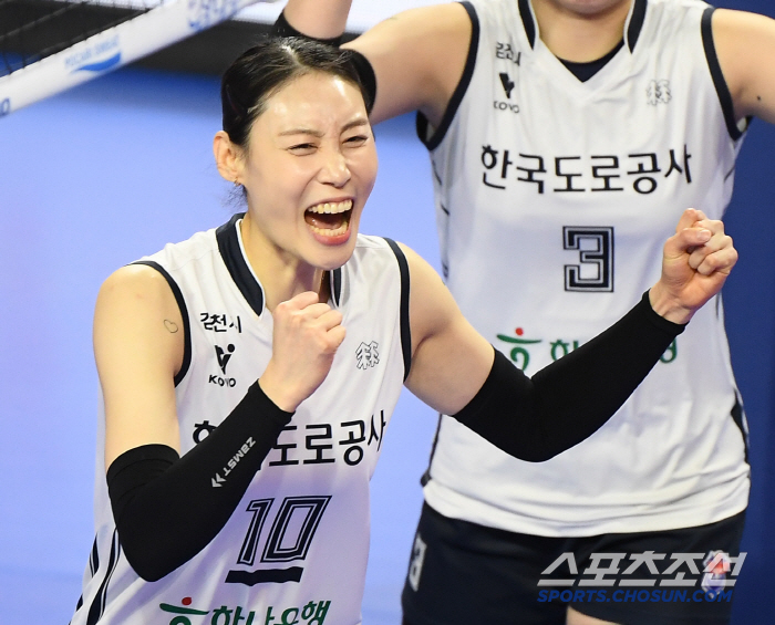 18-year-old youngest's bold clinch, 37-year-old veteran also stuck