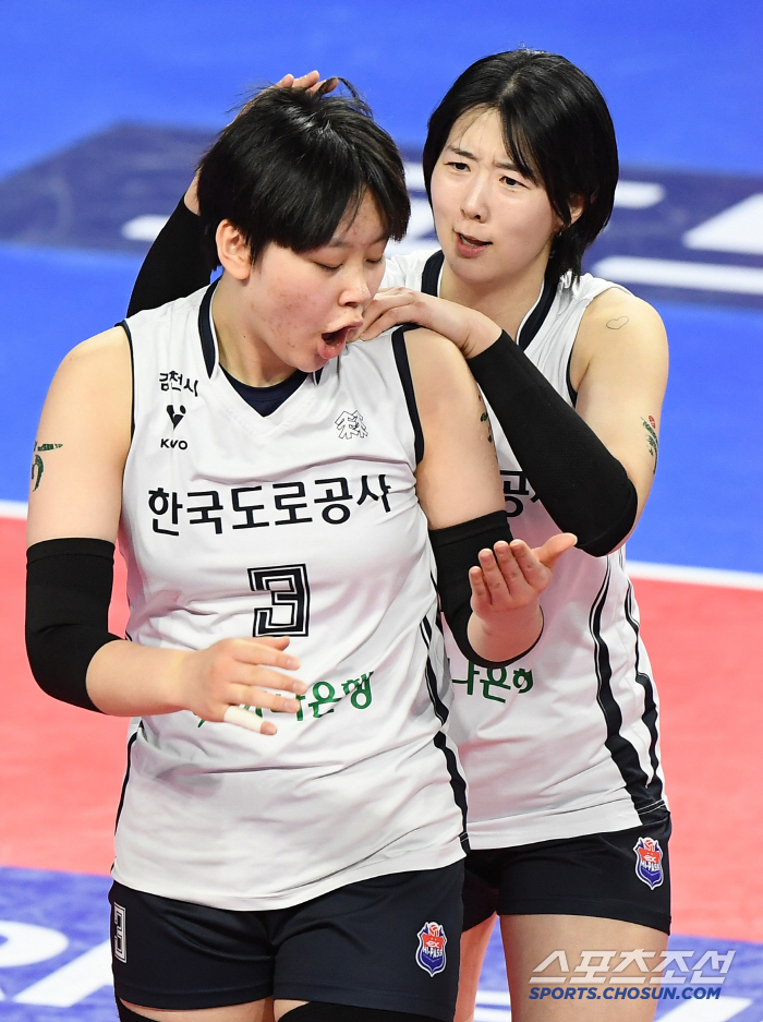 18-year-old youngest's bold clinch, 37-year-old veteran also stuck