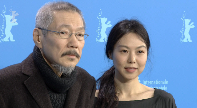 Hong Sang-soo Shows Affection for Kim Min-hee at Berlinale