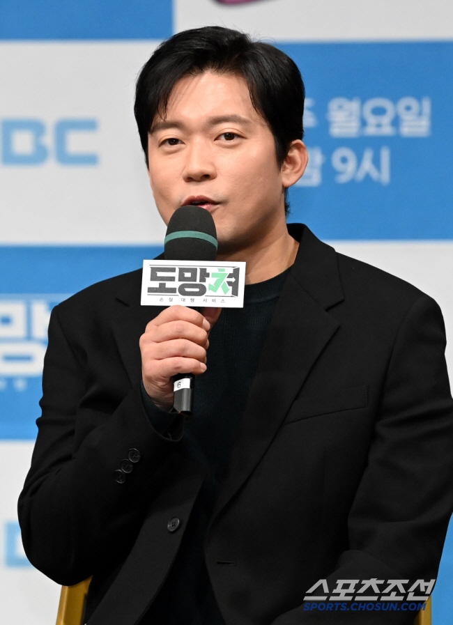 Kim Dae-ho, who resigned from MBC, signed an exclusive contract with Wonhundred as an MC dream. 