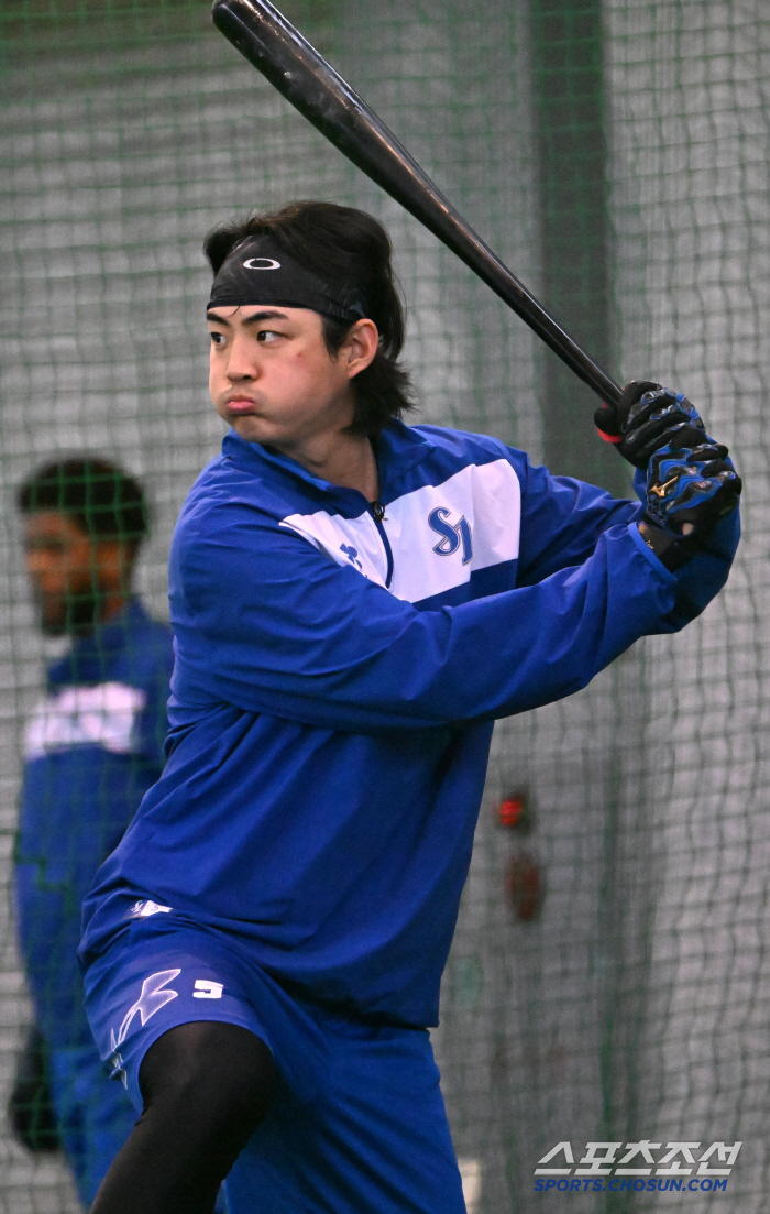 Koo Ja-wook Park Byung-ho Diaz's power swing tore the net, and instead of a gloomy practice game, I looked at batting training 