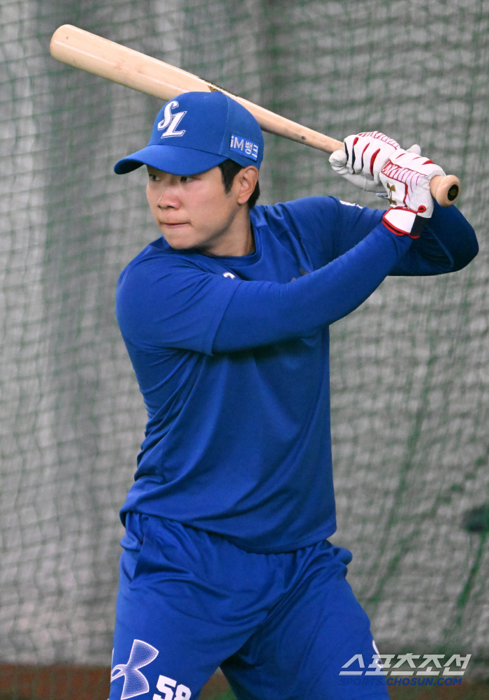 Koo Ja-wook Park Byung-ho Diaz's power swing tore the net, and instead of a gloomy practice game, I looked at batting training 