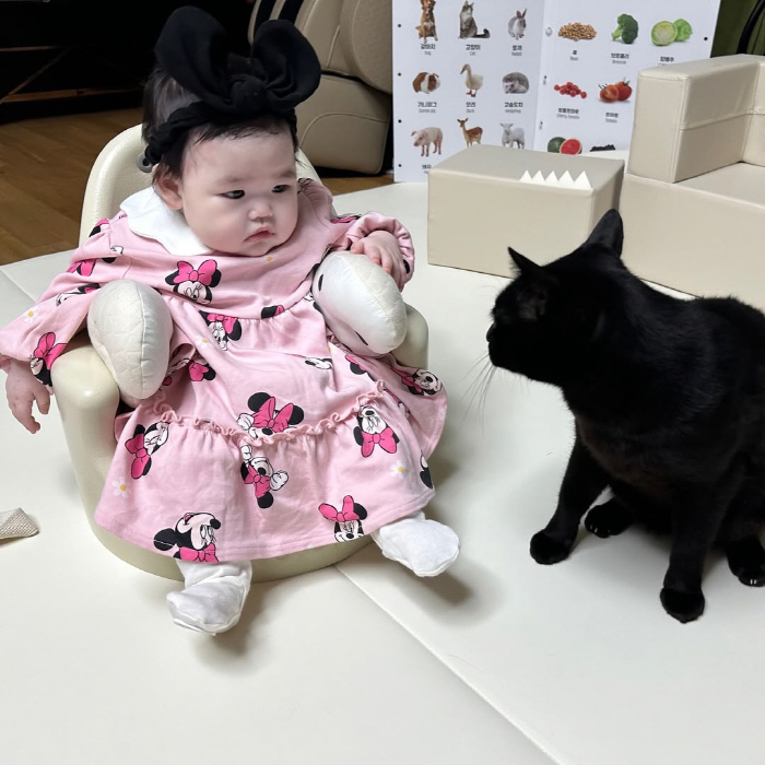 Park Su Hong, you're doing a great job4-month-old daughter is changing her beauty showing off her dark double eyelids