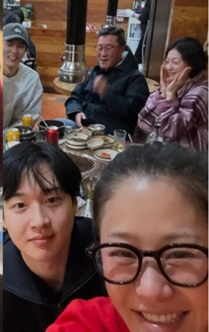  I was happy… Ko Hyun-jung's photo after the 'Warts' wrap party