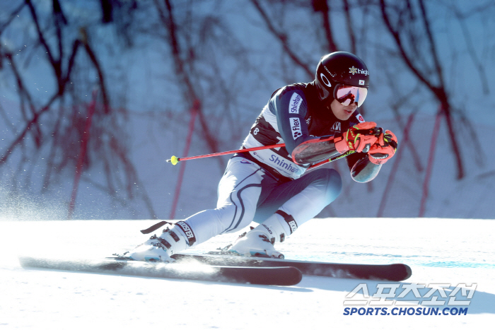 After the 6th grade, he was 37 years old and was impressed with the MVP again. 88 ski sign ★ Jeong Dong-hyun, the four-time winner of the Winter Sports Festival, the best player 