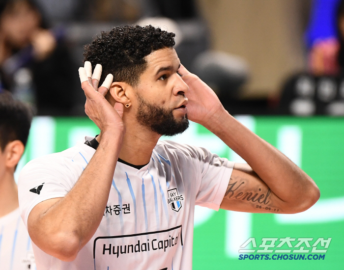 Hyundai Capital, the strongest player in history, has been confirmed to be No. 1 in the first five rounds. Recapturing No. 1 spot in 7 years → Directly to the championship. 3 to 1 turn around on Woori Card.