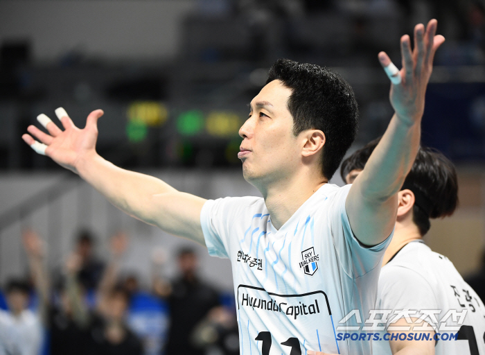 Hyundai Capital, the strongest player in history, has been confirmed to be No. 1 in the first five rounds. Recapturing No. 1 spot in 7 years → Directly to the championship. 3 to 1 turn around on Woori Card.