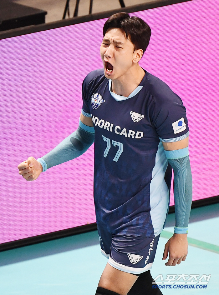 Hyundai Capital, the strongest player in history, has been confirmed to be No. 1 in the first five rounds. Recapturing No. 1 spot in 7 years → Directly to the championship. 3 to 1 turn around on Woori Card.